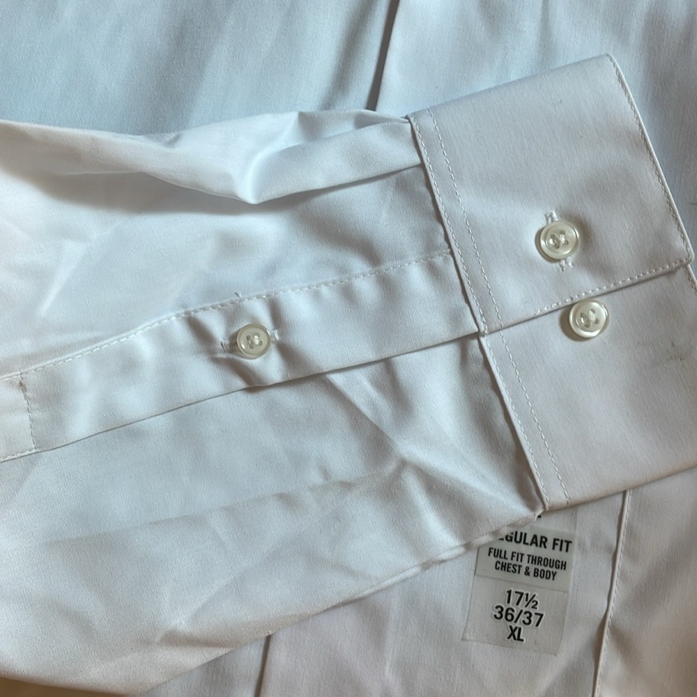 Van Heusen Long Sleeve Dress Shirt. Regular Fit. 17 1/2 x 36/37 - Picture 9 of 9